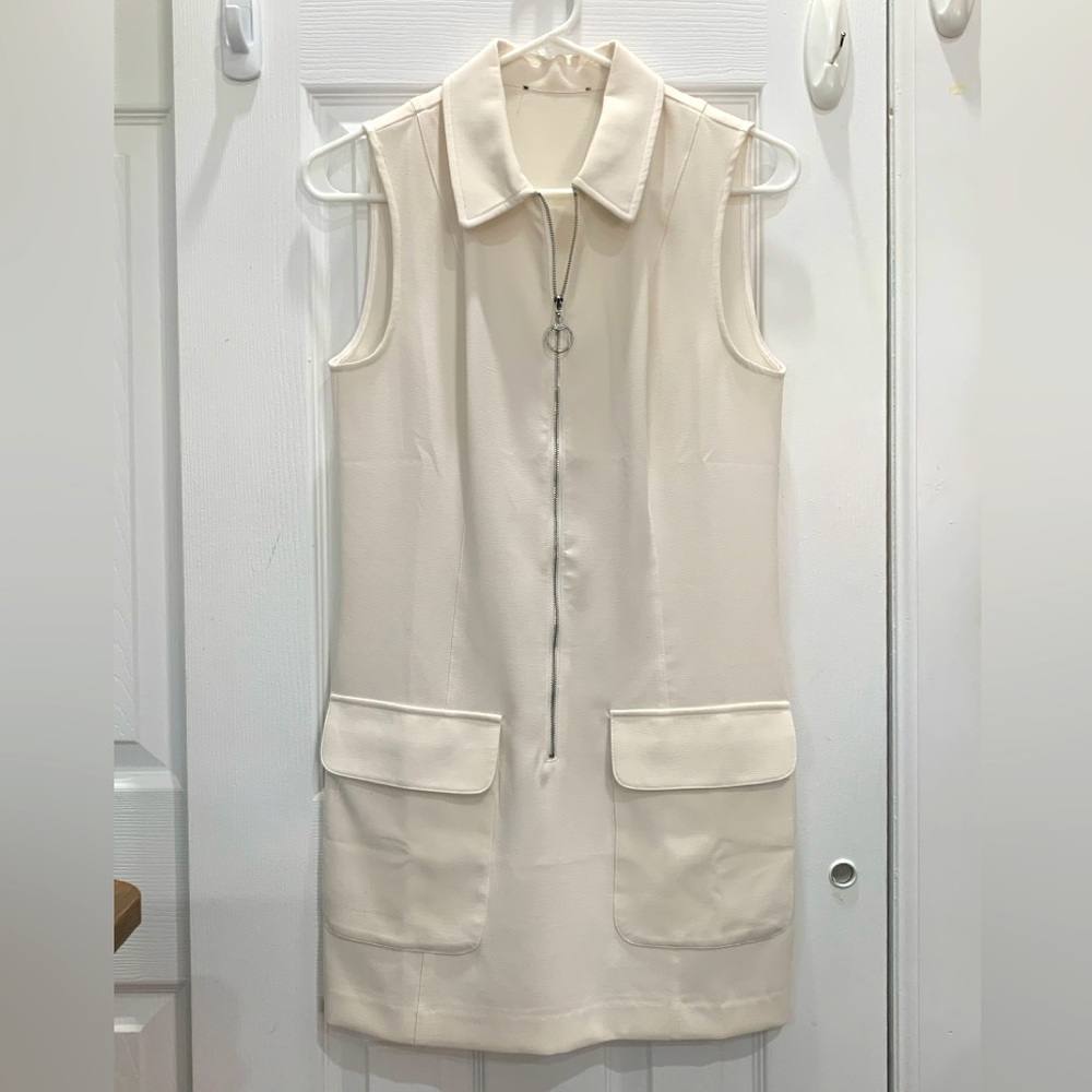 Tennis/Sporty Dress with sleek zipper and pockets